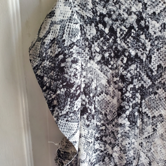 MARBLE PRINT WOMANS TOP - Picture 3 of 4